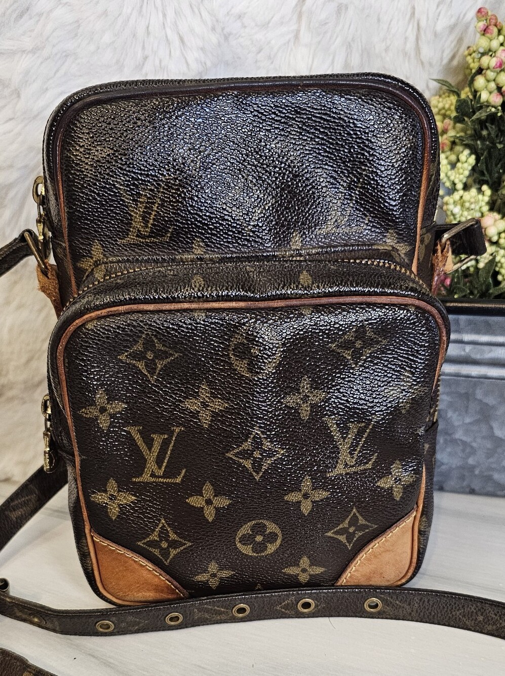 Louis Vuitton Monogram Amazone Crossbody - Picture 2 of 16